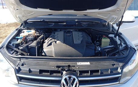 Volkswagen Touareg III, 2011 год, 1 800 000 рублей, 10 фотография