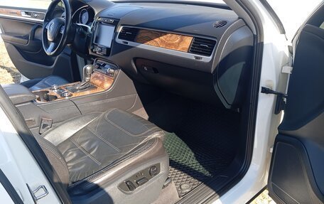 Volkswagen Touareg III, 2011 год, 1 800 000 рублей, 18 фотография