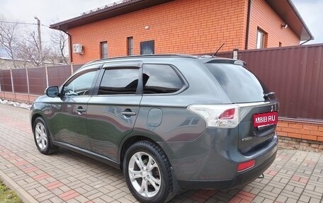 Mitsubishi Outlander III рестайлинг 3, 2014 год, 1 330 000 рублей, 2 фотография