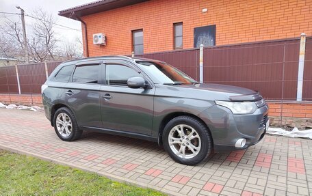 Mitsubishi Outlander III рестайлинг 3, 2014 год, 1 330 000 рублей, 4 фотография