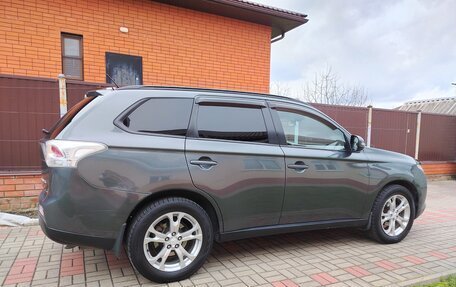 Mitsubishi Outlander III рестайлинг 3, 2014 год, 1 330 000 рублей, 5 фотография