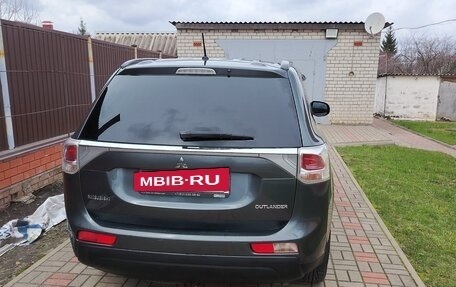 Mitsubishi Outlander III рестайлинг 3, 2014 год, 1 330 000 рублей, 8 фотография