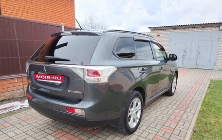 Mitsubishi Outlander III рестайлинг 3, 2014 год, 1 330 000 рублей, 6 фотография