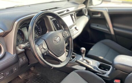 Toyota RAV4, 2017 год, 2 390 000 рублей, 8 фотография