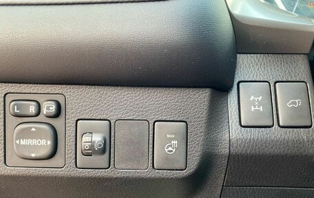 Toyota RAV4, 2017 год, 2 390 000 рублей, 14 фотография