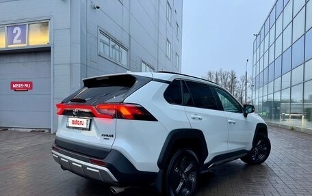 Toyota RAV4, 2022 год, 3 650 000 рублей, 2 фотография