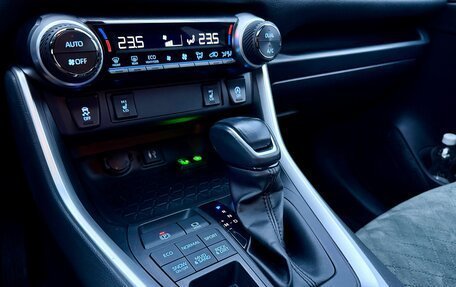 Toyota RAV4, 2022 год, 3 650 000 рублей, 9 фотография