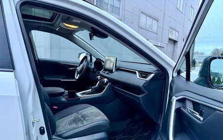 Toyota RAV4, 2022 год, 3 650 000 рублей, 10 фотография