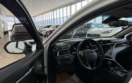 Toyota Camry, 2020 год, 2 900 000 рублей, 8 фотография