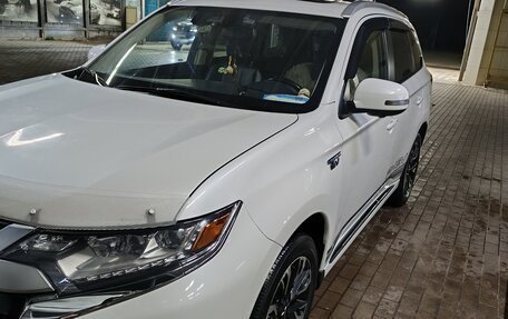 Mitsubishi Outlander III рестайлинг 3, 2018 год, 3 010 000 рублей, 3 фотография