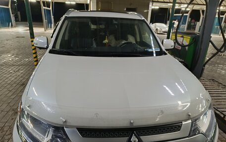 Mitsubishi Outlander III рестайлинг 3, 2018 год, 3 010 000 рублей, 4 фотография