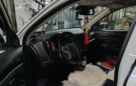 Mitsubishi Outlander III рестайлинг 3, 2018 год, 3 010 000 рублей, 9 фотография