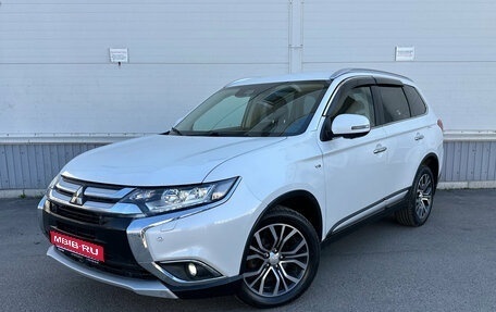 Mitsubishi Outlander III рестайлинг 3, 2018 год, 2 700 000 рублей, 1 фотография