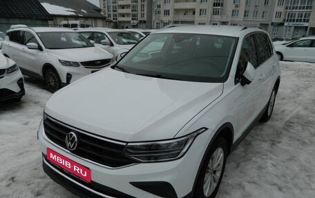 Volkswagen Tiguan II, 2021 год, 3 590 000 рублей, 1 фотография