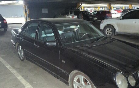 Mercedes-Benz E-Класс, 1998 год, 600 000 рублей, 1 фотография