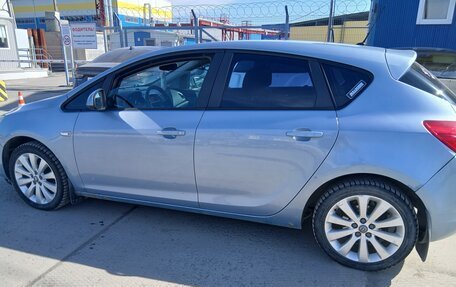 Opel Astra J, 2011 год, 600 000 рублей, 2 фотография