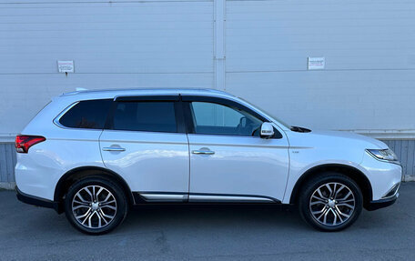 Mitsubishi Outlander III рестайлинг 3, 2018 год, 2 700 000 рублей, 6 фотография