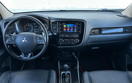 Mitsubishi Outlander III рестайлинг 3, 2018 год, 2 700 000 рублей, 7 фотография