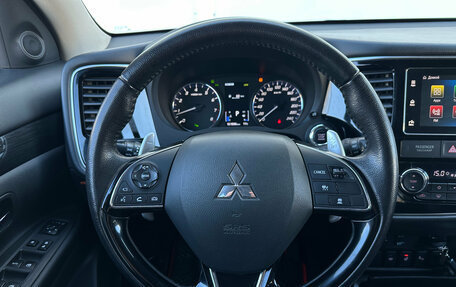 Mitsubishi Outlander III рестайлинг 3, 2018 год, 2 700 000 рублей, 9 фотография
