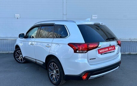 Mitsubishi Outlander III рестайлинг 3, 2018 год, 2 700 000 рублей, 4 фотография