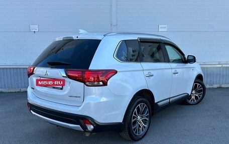 Mitsubishi Outlander III рестайлинг 3, 2018 год, 2 700 000 рублей, 3 фотография