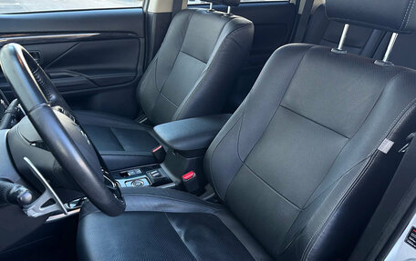 Mitsubishi Outlander III рестайлинг 3, 2018 год, 2 700 000 рублей, 10 фотография