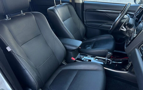 Mitsubishi Outlander III рестайлинг 3, 2018 год, 2 700 000 рублей, 13 фотография