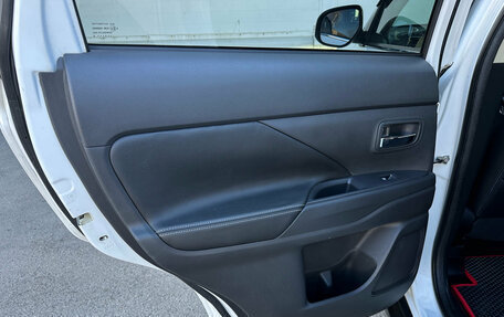 Mitsubishi Outlander III рестайлинг 3, 2018 год, 2 700 000 рублей, 16 фотография