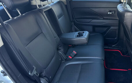 Mitsubishi Outlander III рестайлинг 3, 2018 год, 2 700 000 рублей, 12 фотография