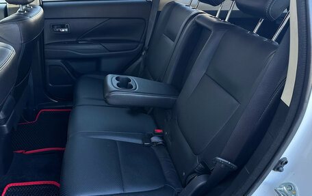 Mitsubishi Outlander III рестайлинг 3, 2018 год, 2 700 000 рублей, 11 фотография