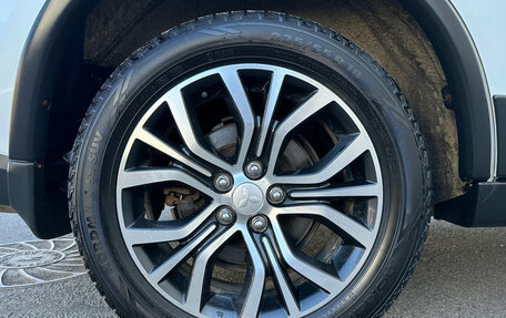 Mitsubishi Outlander III рестайлинг 3, 2018 год, 2 700 000 рублей, 29 фотография