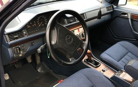 Mercedes-Benz E-Класс, 1994 год, 650 000 рублей, 3 фотография