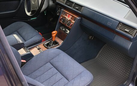 Mercedes-Benz E-Класс, 1994 год, 650 000 рублей, 5 фотография