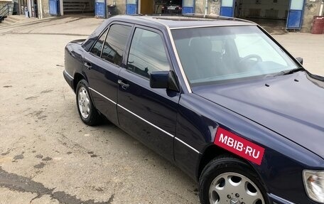 Mercedes-Benz E-Класс, 1994 год, 650 000 рублей, 4 фотография