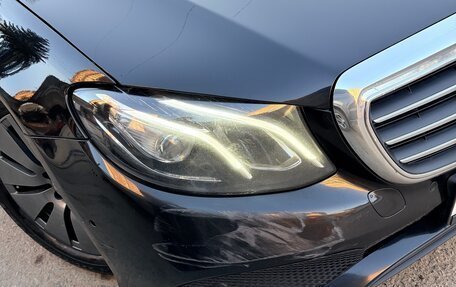 Mercedes-Benz E-Класс, 2020 год, 3 900 000 рублей, 4 фотография