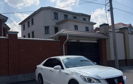 Toyota Crown, 2016 год, 2 600 000 рублей, 4 фотография