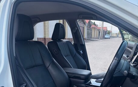 Toyota Crown, 2016 год, 2 600 000 рублей, 13 фотография