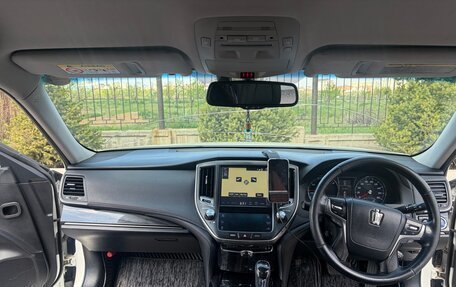 Toyota Crown, 2016 год, 2 600 000 рублей, 15 фотография