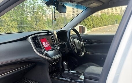 Toyota Crown, 2016 год, 2 600 000 рублей, 11 фотография