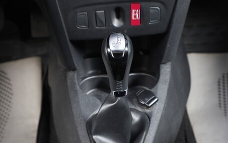 Renault Logan II, 2018 год, 799 000 рублей, 14 фотография