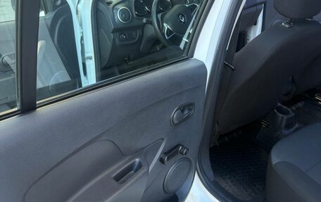 Renault Logan II, 2021 год, 900 000 рублей, 26 фотография