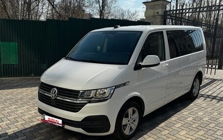 Volkswagen Multivan T6 рестайлинг, 2020 год, 4 220 000 рублей, 3 фотография