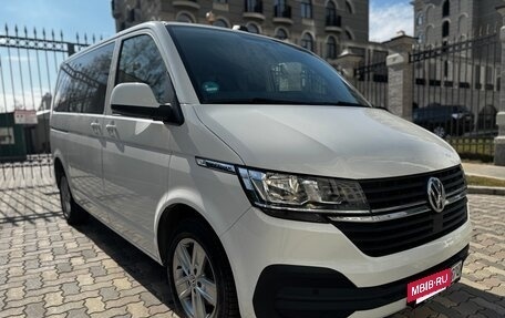 Volkswagen Multivan T6 рестайлинг, 2020 год, 4 220 000 рублей, 6 фотография