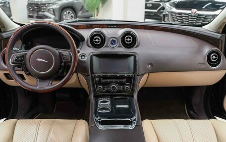 Jaguar XJ IV (X351), 2011 год, 1 650 000 рублей, 16 фотография