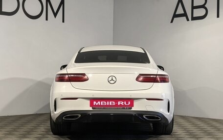 Mercedes-Benz E-Класс, 2019 год, 3 990 000 рублей, 4 фотография