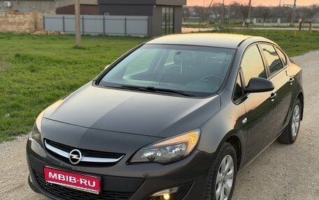 Opel Astra J, 2013 год, 870 000 рублей, 1 фотография