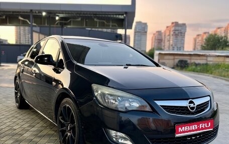 Opel Astra J, 2011 год, 660 000 рублей, 1 фотография
