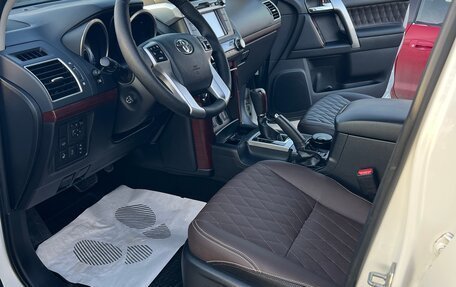 Toyota Land Cruiser Prado 150 рестайлинг 2, 2016 год, 3 625 000 рублей, 11 фотография