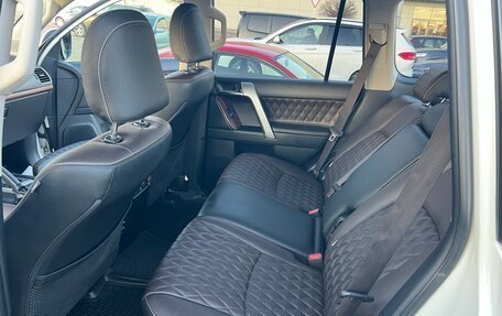 Toyota Land Cruiser Prado 150 рестайлинг 2, 2016 год, 3 625 000 рублей, 9 фотография