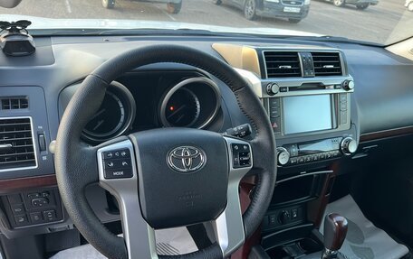 Toyota Land Cruiser Prado 150 рестайлинг 2, 2016 год, 3 625 000 рублей, 13 фотография